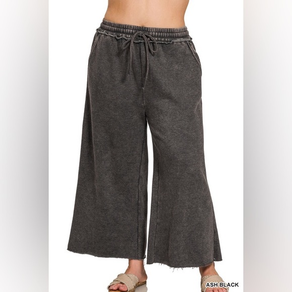 Z21 Zenana C9 PLUS ACID WASH FLEECE SWEATPANTS WITH POCKETS in Black - Picture 2 of 6